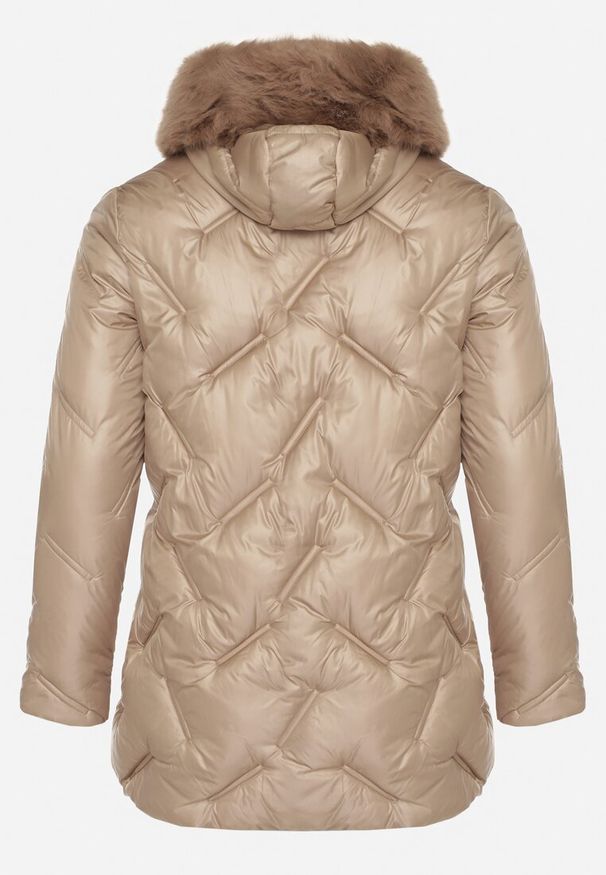 Born2be - Beżowa Pikowana Kurtka z Kapturem z Odpinanym Futerkiem Sevea. Okazja: na spacer. Typ kołnierza: kaptur. Kolekcja: plus size. Kolor: beżowy, brązowy. Materiał: futro. Styl: sportowy, klasyczny