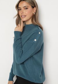 Born2be - Granatowy Golf o Klasycznym Kroju Zapinany na Cyrkoniowe Guziki przy Ramieniu Mariena. Okazja: na spotkanie biznesowe. Typ kołnierza: golf. Kolor: niebieski. Materiał: jeans. Długość rękawa: długi rękaw. Długość: długie. Styl: klasyczny