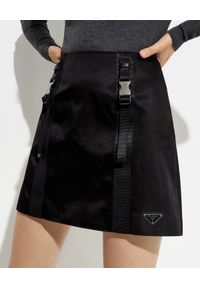 prada - PRADA - Czarna spódnica mini ze sprzączkami. Stan: podwyższony. Kolor: czarny. Materiał: tkanina #1