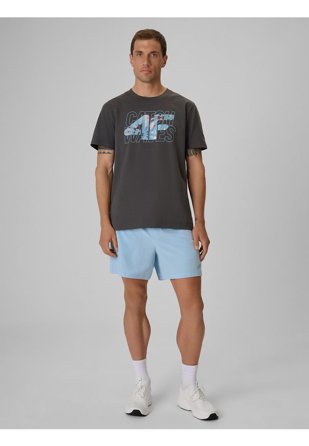 4f - 4F T-shirt regular z nadrukiem męski - szary S. Okazja: na co dzień. Kolor: szary. Materiał: bawełna, dzianina. Wzór: nadruk. Styl: casual, klasyczny, sportowy
