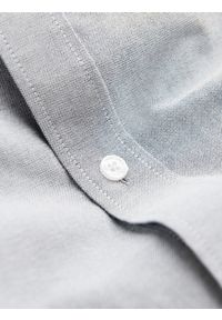 Ombre Clothing - Elegancka koszula męska oxford z haftem – jasnoszara V2 - Rozmiar: L. Okazja: na spotkanie biznesowe, do pracy. Typ kołnierza: kołnierzyk klasyczny. Kolor: szary. Materiał: tkanina, bawełna. Wzór: haft. Styl: elegancki #6