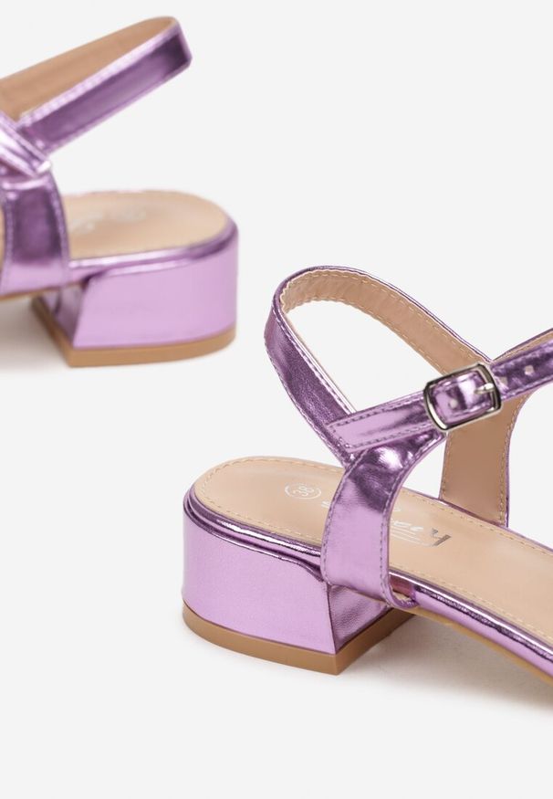 Renee - Fioletowe Sandały w Cyrkonie na Niskim Słupku Kanora. Kolor: fioletowy. Obcas: na słupku. Styl: elegancki