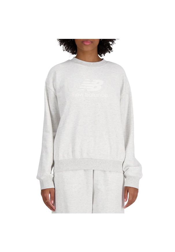 Bluza New Balance WT41503AHH - szara. Okazja: na co dzień. Kolor: szary. Materiał: bawełna, poliester, prążkowany, dresówka. Wzór: napisy. Styl: klasyczny, casual