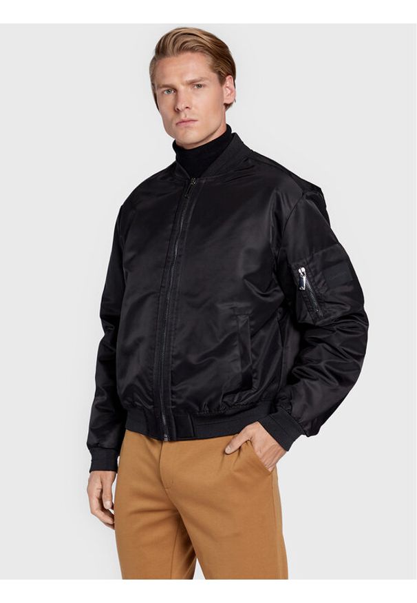 Calvin Klein Kurtka bomber Hero K10K109907 Czarny Relaxed Fit. Kolor: czarny. Materiał: syntetyk