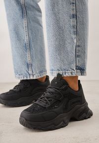 Renee - Czarne Sneakersy na Platformie Ozdobione Cyrkoniami i Koronką Antea. Okazja: na co dzień. Kolor: czarny. Materiał: koronka. Wzór: aplikacja, koronka. Obcas: na platformie #5