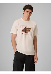 4f - 4F T-shirt regular z nadrukiem męski - kremowy XXL. Okazja: na co dzień. Kolor: kremowy. Materiał: materiał. Wzór: nadruk. Styl: casual #1