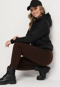 Born2be - Brązowe Spodnie Dresowe ze Ściągaczami i Gumką w Pasie Ocieplane Futrem Sevilora. Okazja: na co dzień. Kolor: brązowy. Materiał: dresówka, futro. Styl: sportowy, elegancki, casual #4