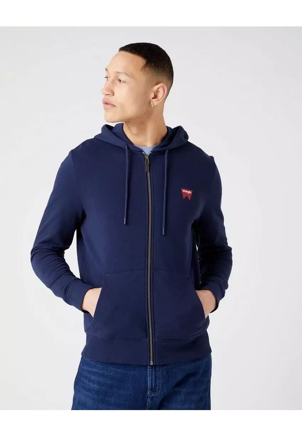 Wrangler - WRANGLER ZIP THRU HOODIE MĘSKA BLUZA KAPTUR LOGO 112320253. Okazja: na co dzień, na spacer. Typ kołnierza: kaptur. Materiał: jeans, bawełna, puch. Styl: sportowy, elegancki, klasyczny, casual