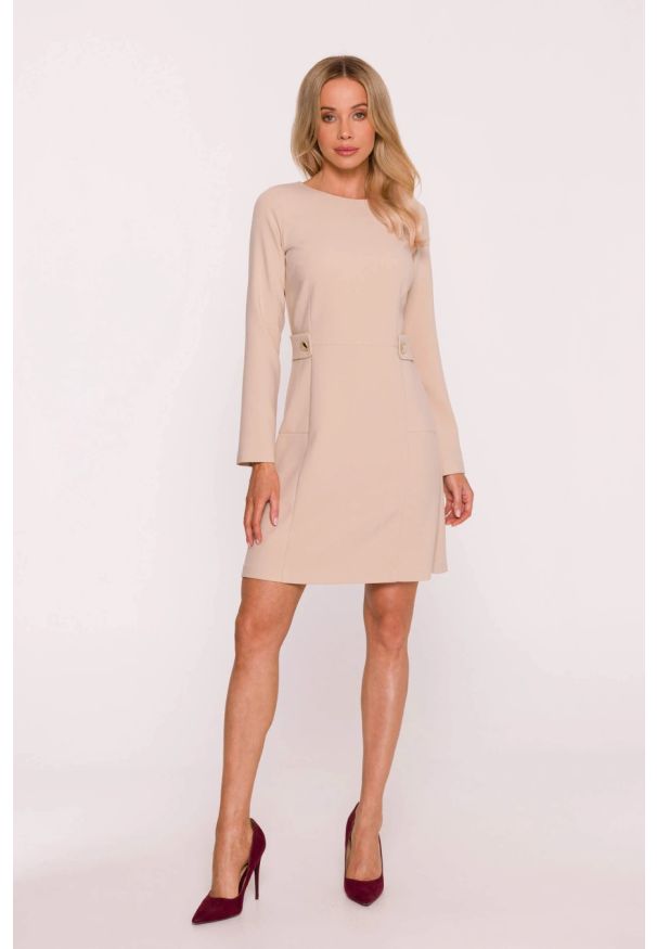 Stylove - Elegancka sukienka trapezowa z patkami w talii beżowa. Okazja: na spotkanie biznesowe, do pracy. Kolor: niebieski, beżowy. Typ sukienki: trapezowe. Styl: elegancki