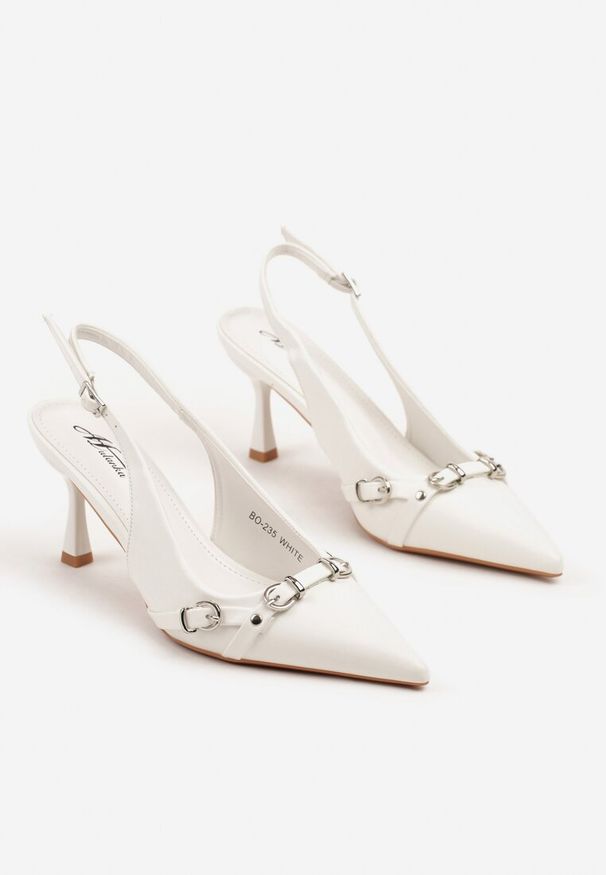 Renee - Białe Sandały Szpilki Typu Slingback Zdobione Sprzączkami Telinea. Okazja: na co dzień, na spotkanie biznesowe. Nosek buta: szpiczasty. Zapięcie: sprzączka. Kolor: biały. Wzór: aplikacja. Obcas: na szpilce. Styl: elegancki, biznesowy, wizytowy, casual