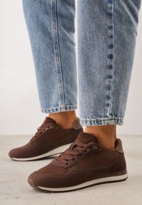 Born2be - Brązowe Sneakersy Casualowe z Imitacji Zamszu z Podeszwą z Bieżnikiem Alevtina. Okazja: na co dzień. Zapięcie: sznurówki. Kolor: brązowy. Materiał: zamsz #6
