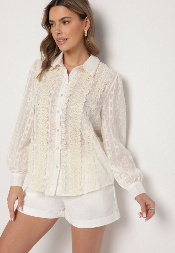Born2be - Beżowa Transparentna Koszula Zdobiona Koronką i Metaliczną Nicią Sefelia. Okazja: na co dzień, na imprezę. Typ kołnierza: kołnierzyk klasyczny. Kolor: beżowy. Materiał: koronka. Długość rękawa: długi rękaw. Długość: długie. Wzór: koronka, aplikacja. Styl: klasyczny, casual