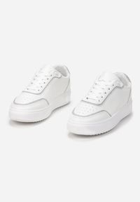 Renee - Biało-Srebrne Sneakersy Oreithoreia. Okazja: na co dzień. Zapięcie: sznurówki. Kolor: biały. Materiał: jeans. Szerokość cholewki: normalna. Wzór: aplikacja. Sezon: lato #2