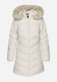 Born2be - Jasnobeżowa Kurtka Pikowana z Odpinanym Futerkiem i Kapturem Taivin. Okazja: na co dzień. Typ kołnierza: golf. Kolor: beżowy. Materiał: futro. Styl: casual, elegancki #7