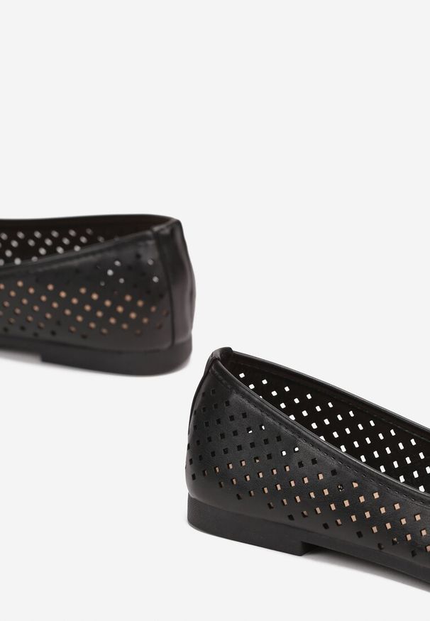 Renee - Czarne Ażurowe Balerinki z Klamerką Radwaina. Okazja: na co dzień. Kolor: czarny. Wzór: ażurowy. Sezon: lato. Styl: casual, boho