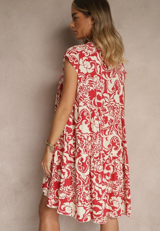 Renee - Czerwona Sukienka Oversize z Bawełny z Ornamentnym Wzorem Folazea. Okazja: na co dzień. Kolor: czerwony. Materiał: bawełna. Sezon: lato. Typ sukienki: oversize. Styl: elegancki, casual