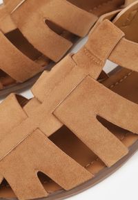 Renee - Jasnobrązowe Sandały o Fasonie Gladiatorek z Paskiem ze Sprzączką Abma. Okazja: na co dzień. Zapięcie: pasek. Kolor: brązowy. Styl: casual #8