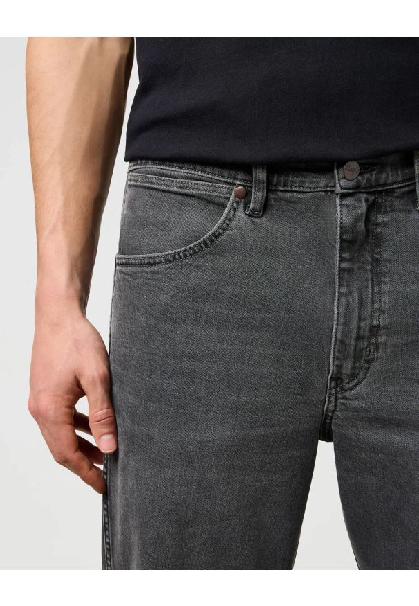 Męskie Spodnie Jeansowe Wrangler Loose Straight Sandstorm 112371017