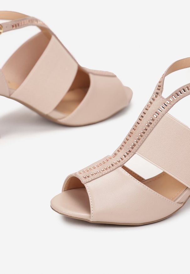 Born2be - Beżowe Sandały na Obcasie z Szerokimi Paskami i Cyrkoniami Medunia. Zapięcie: pasek. Kolor: beżowy. Obcas: na obcasie. Wysokość obcasa: średni