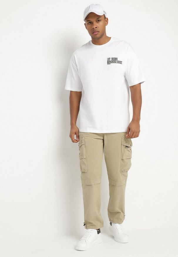 Born2be - Ciemnobeżowe Bawełniane Spodnie Joggery z Kieszeniami z Klapami Lanathia. Okazja: na co dzień. Kolor: beżowy. Materiał: bawełna. Styl: casual