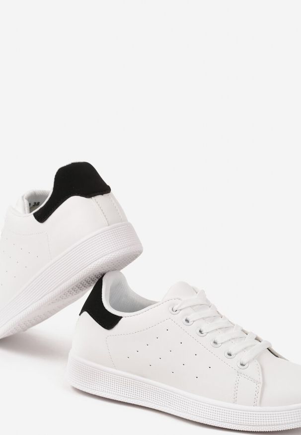 Renee - Biało-Czarne Casualowe Sneakersy na Płaskiej Podeszwie Aniefra. Okazja: na co dzień. Kolor: biały. Materiał: jeans. Obcas: na płaskiej podeszwie