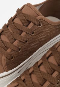 Born2be - Brązowe Trampki na Grubej Podeszwie z Plecioną Cholewką Nalivera. Okazja: na co dzień. Kolor: brązowy. Materiał: skóra, jeans. Szerokość cholewki: normalna. Styl: casual, rockowy #5