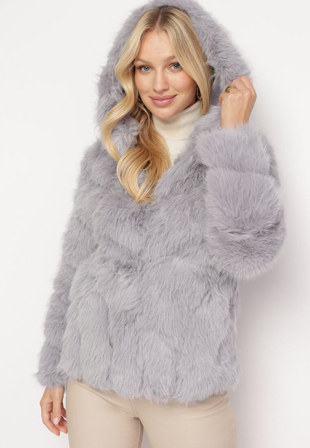 Born2be - Szara Futrzana Kurtka z Kapturem Daviella. Typ kołnierza: kaptur. Kolor: szary. Materiał: futro. Wzór: aplikacja