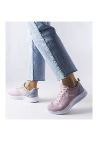 NEWS - News Różowe sportowe sneakersy Nairene. Kolor: różowy