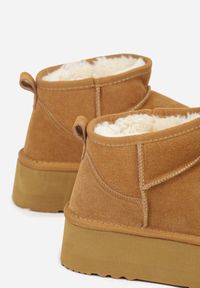 Born2be - Jasnobrązowe Wsuwane Śniegowce na Platformie z Cholewką z Zamszu Naturalnego Mevelessa. Zapięcie: bez zapięcia. Kolor: brązowy. Materiał: zamsz. Szerokość cholewki: normalna. Obcas: na platformie. Styl: elegancki #7