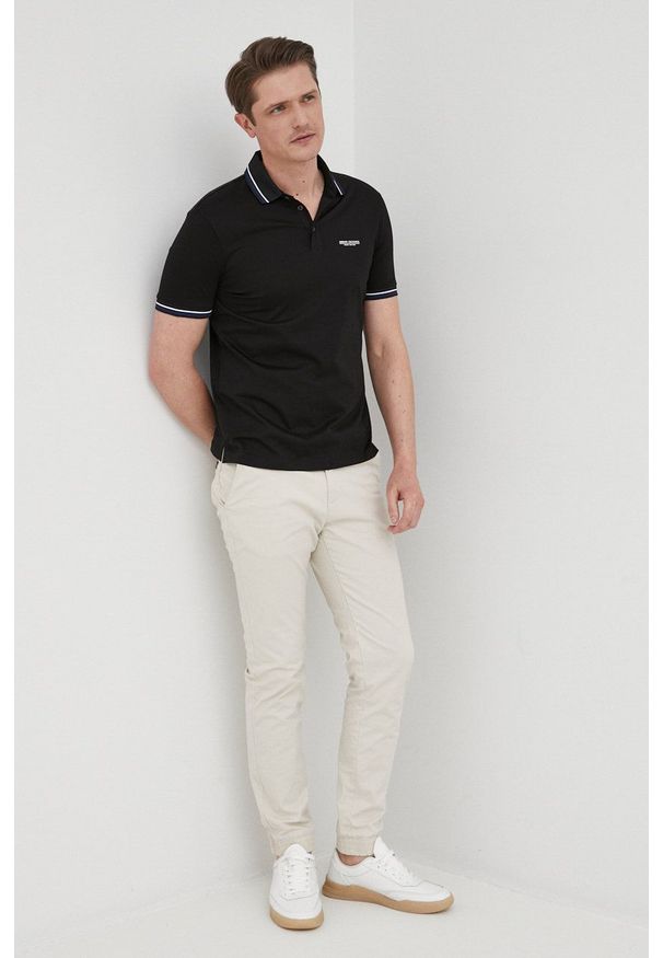 Armani Exchange polo bawełniane kolor czarny z nadrukiem. Typ kołnierza: polo. Kolor: czarny. Materiał: bawełna. Długość: krótkie. Wzór: nadruk