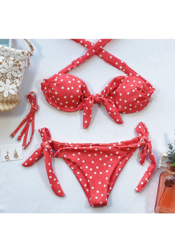 Intica - Bikini bez ramiączek w kropki na plażę i basen Phyliss. Kolor: czerwony. Materiał: materiał. Długość: długie. Wzór: kropki
