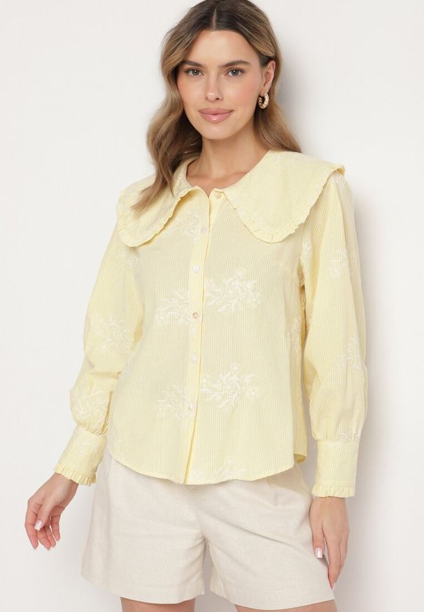 Born2be - Żółta Koszula z Bawełną i Ozdobnym Kołnierzykiem Natiella. Okazja: na co dzień. Typ kołnierza: kołnierzyk klasyczny. Kolor: żółty. Materiał: bawełna. Styl: casual, elegancki, klasyczny