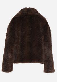 Born2be - Brązowa Futrzana Kurtka z Cieniowanym Wzorem Monizavia. Okazja: na co dzień. Kolor: brązowy. Materiał: futro. Styl: casual, klasyczny #3