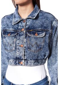 Wrangler - DAMSKA KURTKA JEANSOWA WRANGLER CROPPED JACKET RISKY BUSINESS W421GF25G. Okazja: na co dzień. Kolor: niebieski. Materiał: jeans. Styl: casual #3