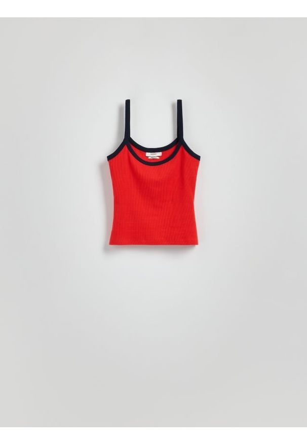 Reserved - Top z kontrastową lamówką - czerwony. Kolor: czerwony. Materiał: bawełna
