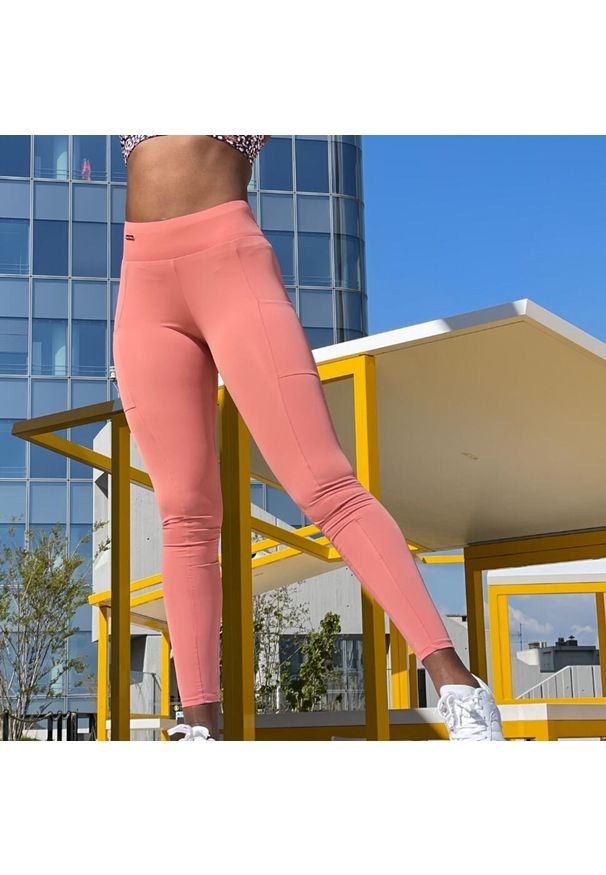 LES POULETTES FITNESS - Legginsy damskie Les Poulettes Fitness rose corail. Kolor: różowy, wielokolorowy, pomarańczowy. Sport: fitness
