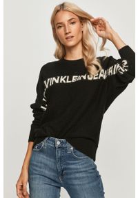 Calvin Klein Jeans - Sweter. Kolor: czarny. Materiał: wełna, akryl, dzianina, poliamid. Długość rękawa: długi rękaw. Długość: długie. Wzór: aplikacja #1