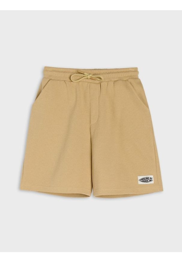 Sinsay - Bawełniane szorty loose z wafelkowej dzianiny - beżowy. Kolor: beżowy. Materiał: dzianina, bawełna