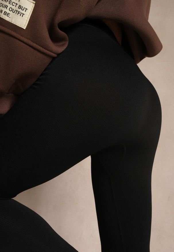 Renee - Czarne Legginsy High Waist z Prążkowanego Materiału z Wiskozą Tevandra. Okazja: na co dzień. Stan: podwyższony. Kolor: czarny. Materiał: materiał, wiskoza, prążkowany. Styl: casual