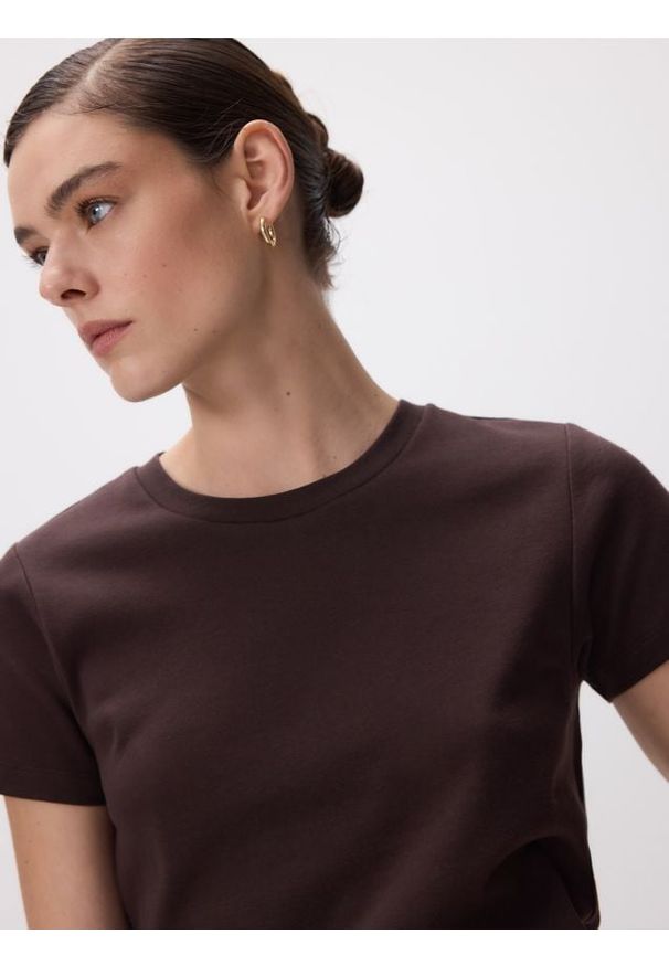 Reserved - Bawełniany t-shirt - ciemnobrązowy. Kolor: brązowy. Materiał: bawełna