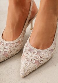 Renee - Beżowe Szpilki Slingback VICES z Siateczki Zdobione Haftem i Cekinami Eunoite. Nosek buta: szpiczasty. Zapięcie: pasek. Kolor: beżowy. Materiał: satyna. Wzór: haft, aplikacja. Obcas: na szpilce. Styl: klasyczny, elegancki #8