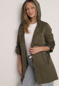 Born2be - Zielona Przejściowa Kurtka Parka z Kapturem i Podwijanymi Rękawami Tinarose. Okazja: na spacer, na co dzień. Typ kołnierza: kaptur. Kolor: zielony. Materiał: jeans, dresówka. Styl: casual #3
