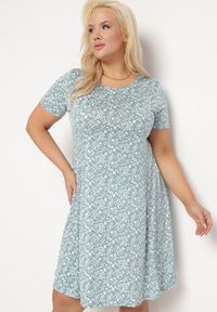 Born2be - Zielona Sukienka w Drobne Kwiatki z Krótkim Rękawem z Wiskozy Cilarnid. Kolor: zielony. Materiał: wiskoza. Długość rękawa: krótki rękaw. Wzór: kwiaty #1
