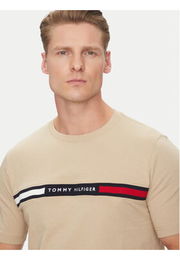 TOMMY HILFIGER - Tommy Hilfiger T-Shirt Chest Insert MW0MW36498 Beżowy Regular Fit. Kolor: beżowy. Materiał: bawełna