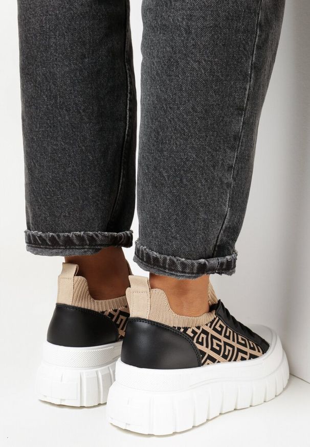 Born2be - Beżowo-Czarne Sneakersy na Platformie z Geometrycznym Wzorem Lallana. Nosek buta: okrągły. Kolor: beżowy. Materiał: materiał, guma. Szerokość cholewki: normalna. Wzór: geometria. Obcas: na platformie