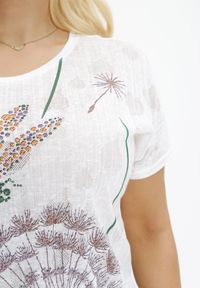 Born2be - Biały T-shirt z Nadrukiem z Cyrkonii Anatisa. Kolor: biały. Materiał: bawełna, tkanina. Długość rękawa: krótki rękaw. Długość: krótkie. Wzór: nadruk #5