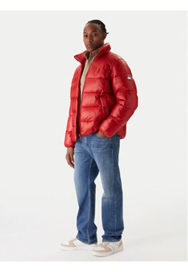 Tommy Jeans Kurtka zimowa Western DM0DM22286 Czerwony Regular Fit. Kolor: czerwony. Materiał: syntetyk. Sezon: zima