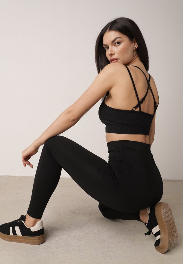 Born2be - Czarne Legginsy z Wysokim Stanem z Pasem Modelującym w Talii Azinera. Okazja: na co dzień. Stan: podwyższony. Kolor: czarny. Materiał: materiał. Styl: casual