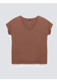 Big-Star - Koszulka damska o luźnym kroju brązowa Valeria 804. Typ kołnierza: dekolt w serek. Kolor: brązowy. Materiał: dzianina, wiskoza, skóra, jeans. Długość rękawa: krótki rękaw. Długość: krótkie. Styl: klasyczny