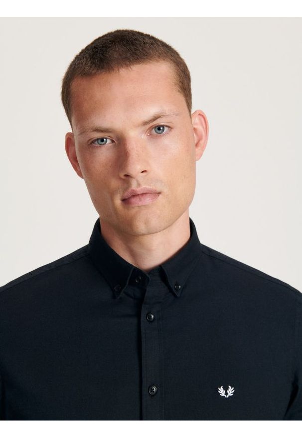Reserved - Koszula slim fit - czarny. Kolor: czarny. Materiał: bawełna
